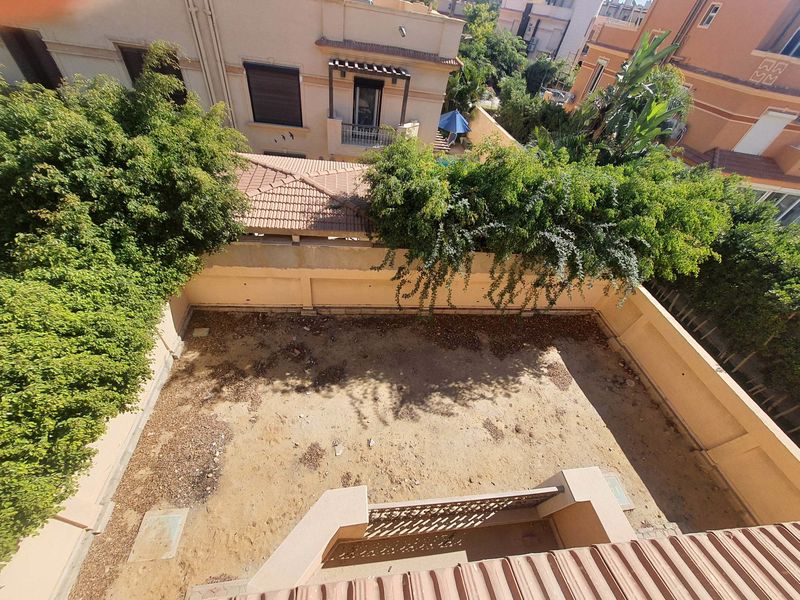 فيلا مستقلة للبيع بالتجمع الخامس - كمبوند طيبة 2000