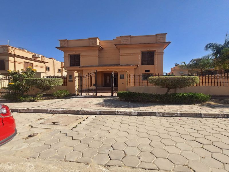 فيلا مستقلة للبيع بالتجمع الخامس - كمبوند طيبة 2000